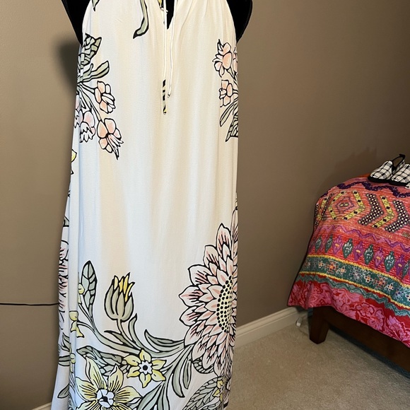 Ann Taylor LOFT a white sundress with flowers. Size S - Picture 2 of 5
